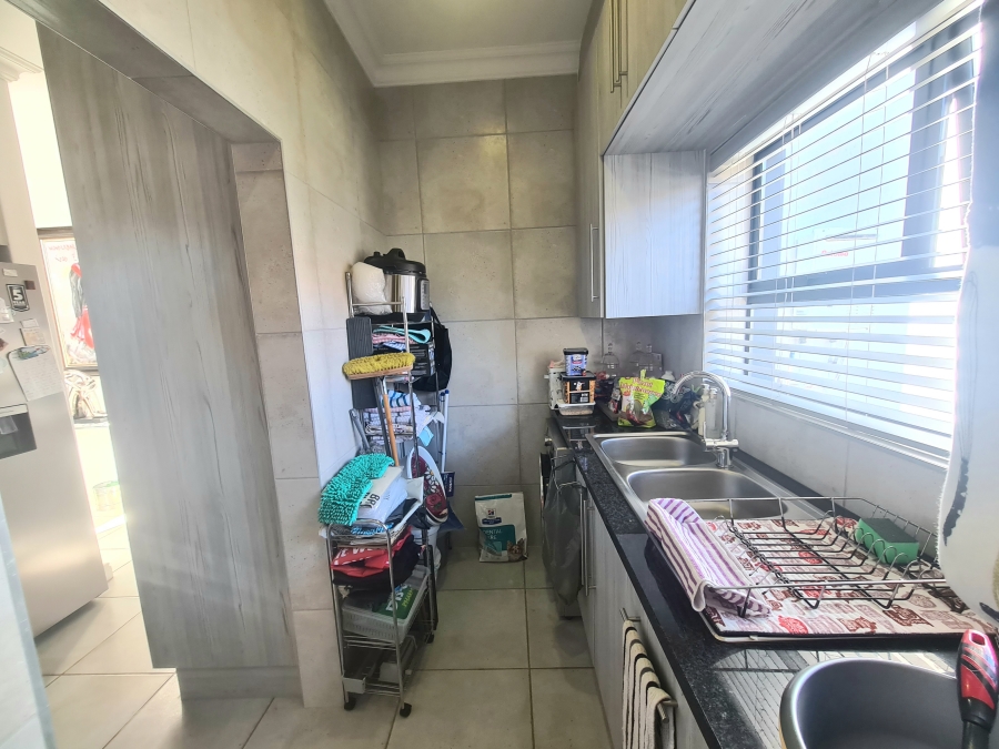 To Let 4 Bedroom Property for Rent in Hartenbos Heuwels Western Cape
